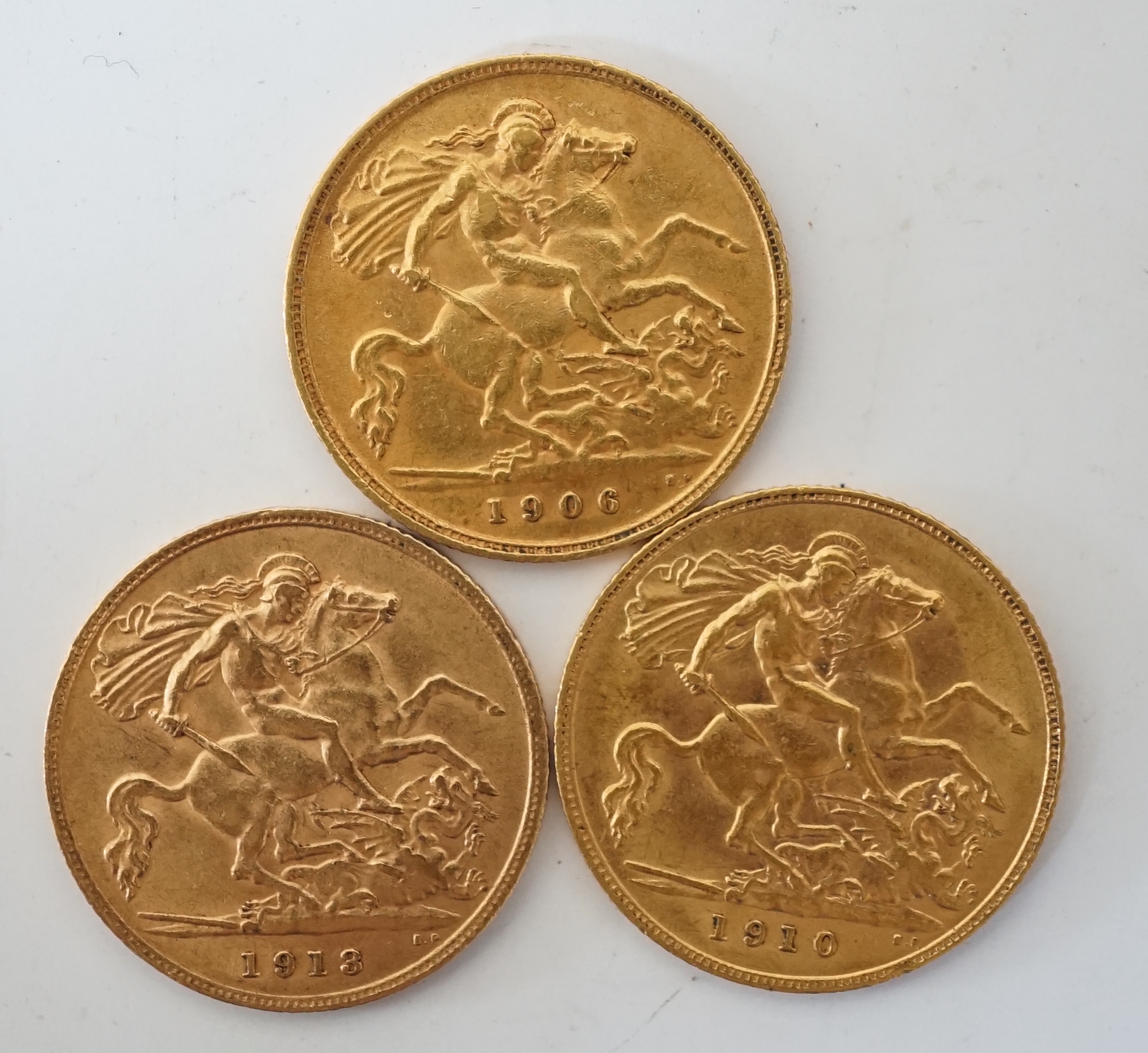 British gold coins, two Edward VII half sovereigns, 1906, good VF and 1910, EF, both (S3969) and a George V half sovereign, 1913 (S4006), EF (3)